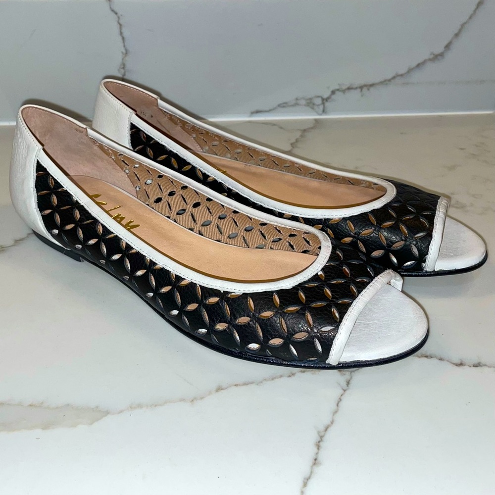 NWOT FS/NY French Sole NY Leather Ward Black/White Peep Toe Flat